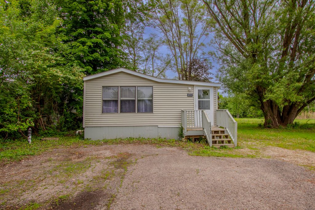 177 Windward, Lakemoor, IL 60051