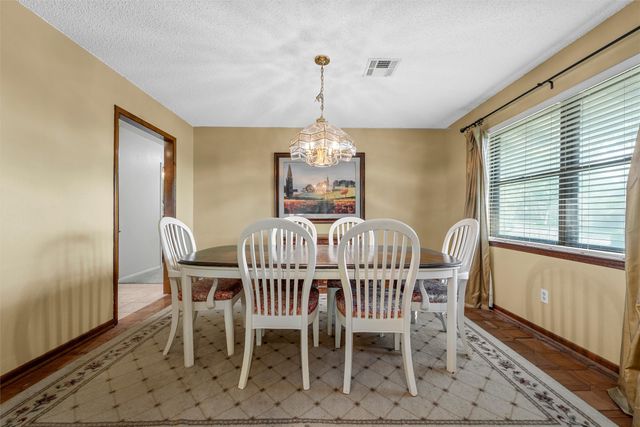 10011 Lost Oak Ridge Drive, Woodway, TX 76712