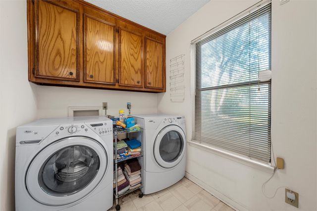 10011 Lost Oak Ridge Drive, Woodway, TX 76712