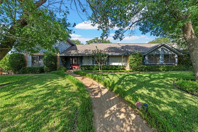 10011 Lost Oak Ridge Drive, Woodway, TX 76712