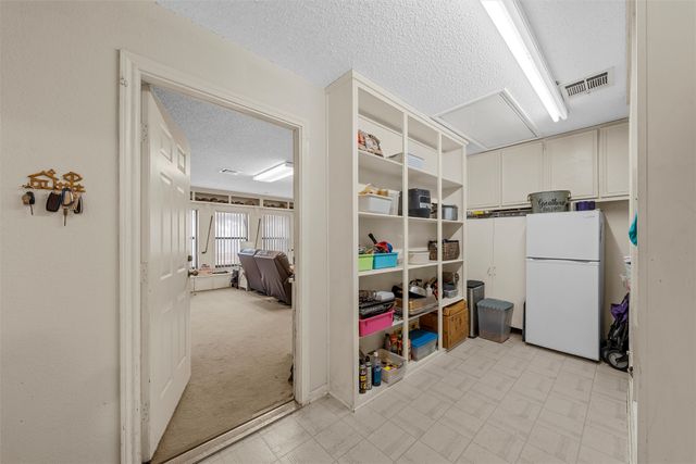 10011 Lost Oak Ridge Drive, Woodway, TX 76712