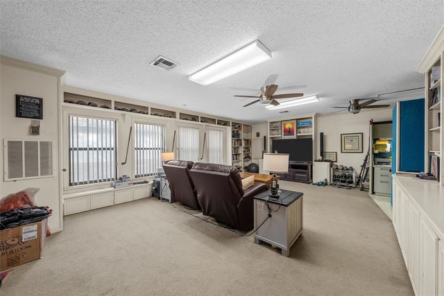 10011 Lost Oak Ridge Drive, Woodway, TX 76712