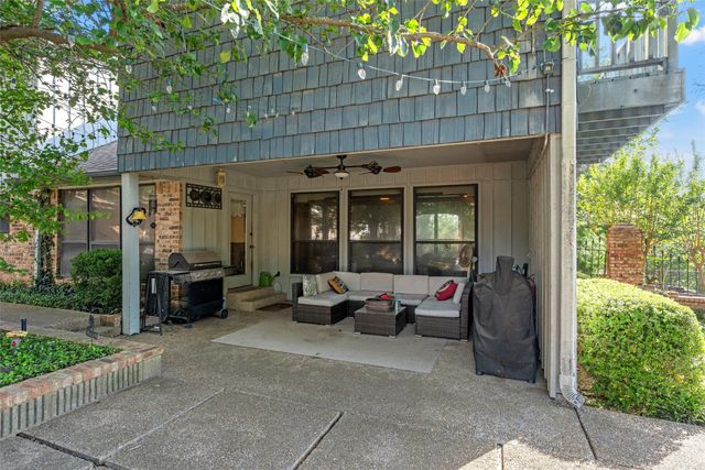 10011 Lost Oak Ridge Drive, Woodway, TX 76712