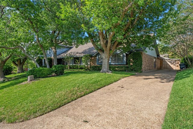 10011 Lost Oak Ridge Drive, Woodway, TX 76712
