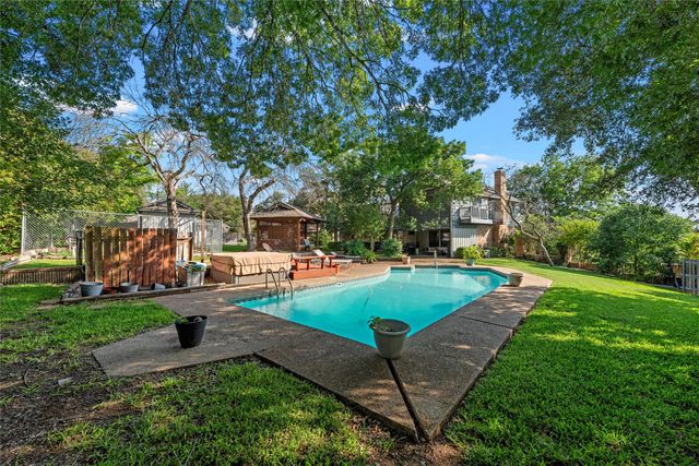 10011 Lost Oak Ridge Drive, Woodway, TX 76712