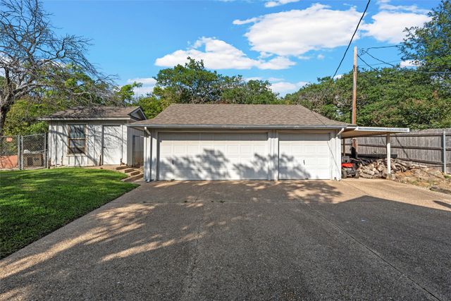 10011 Lost Oak Ridge Drive, Woodway, TX 76712