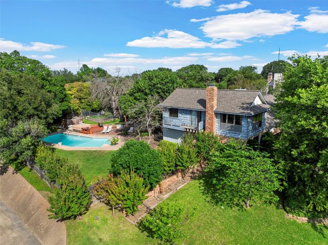 10011 Lost Oak Ridge Drive, Woodway, TX 76712