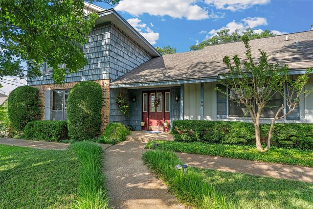 10011 Lost Oak Ridge Drive, Woodway, TX 76712