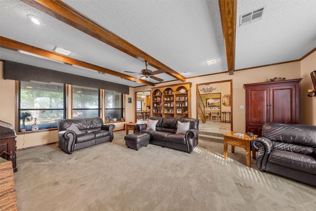 10011 Lost Oak Ridge Drive, Woodway, TX 76712