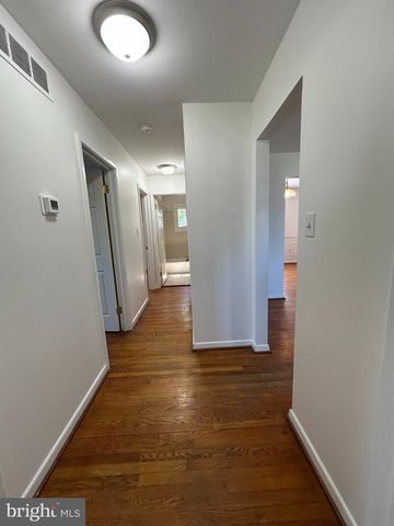 918 SHAWNEE DR, Frederick, MD 21701