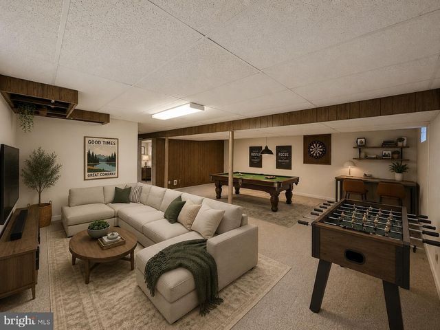918 SHAWNEE DR, Frederick, MD 21701