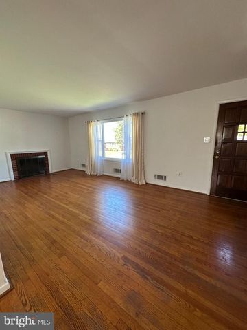918 SHAWNEE DR, Frederick, MD 21701