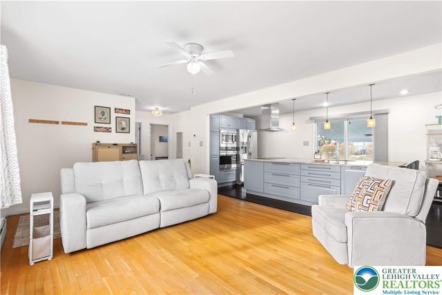 1322 Valley Road, Bethlehem City, PA 18018