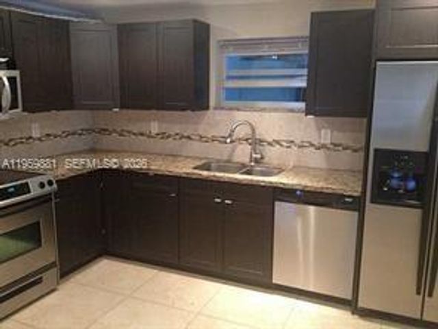 5604 Hayes St RIGHT, Hollywood, FL 33021