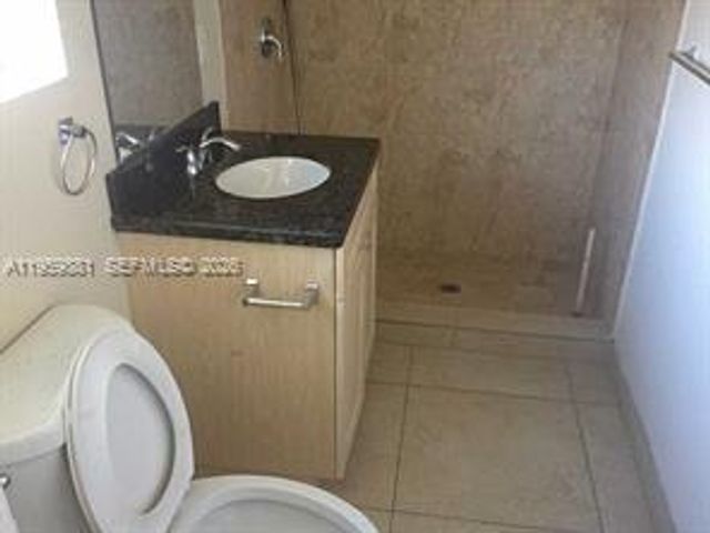 5604 Hayes St RIGHT, Hollywood, FL 33021