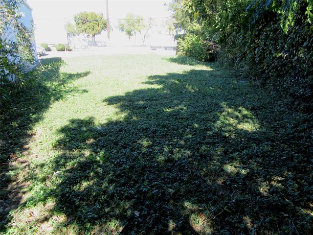 2419 Logan Street, Dallas, TX 75215