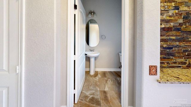 514 Fort Apache, San Antonio, TX 78245