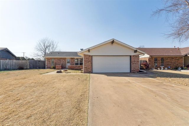 713 Lonnie Lane, Moore, OK 73170