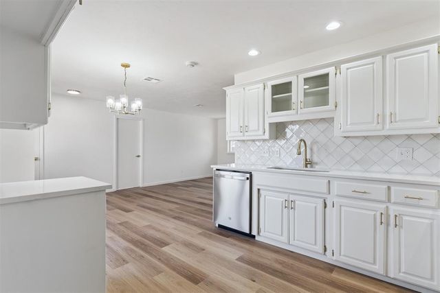 713 Lonnie Lane, Moore, OK 73170