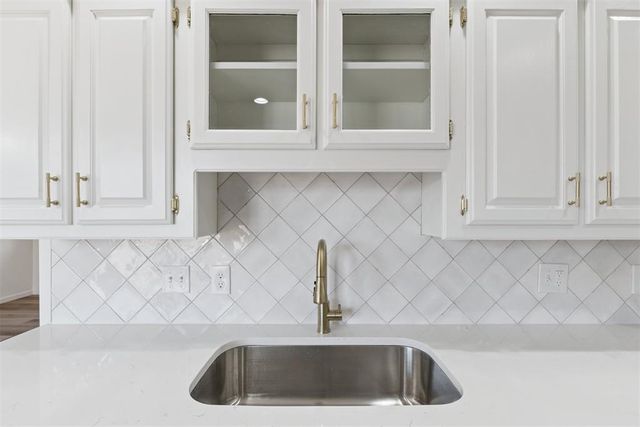 713 Lonnie Lane, Moore, OK 73170