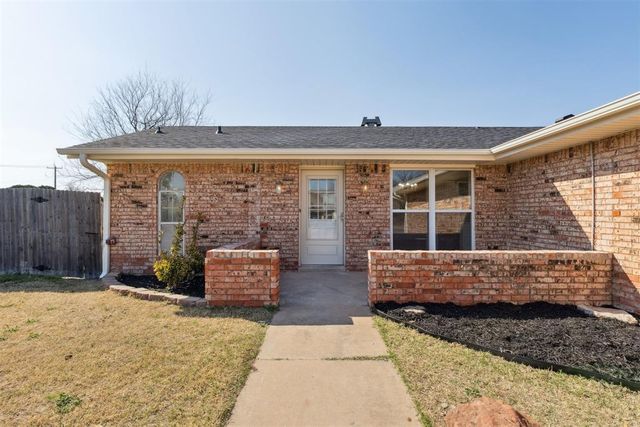 713 Lonnie Lane, Moore, OK 73170