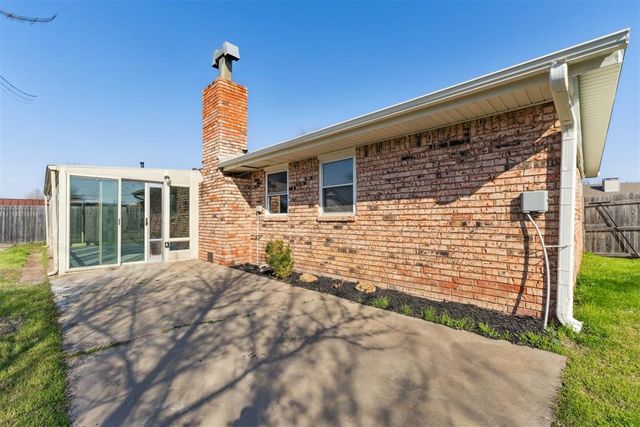 713 Lonnie Lane, Moore, OK 73170