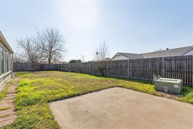 713 Lonnie Lane, Moore, OK 73170