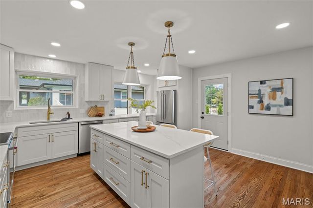 1400 Norman Place, St Louis, MO 63122