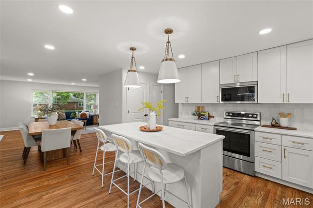 1400 Norman Place, St Louis, MO 63122