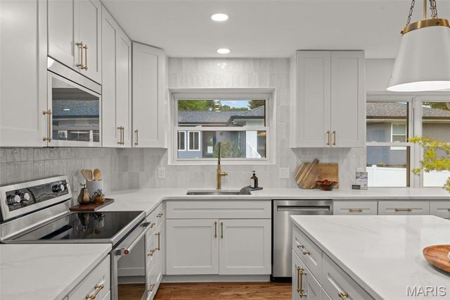 1400 Norman Place, St Louis, MO 63122