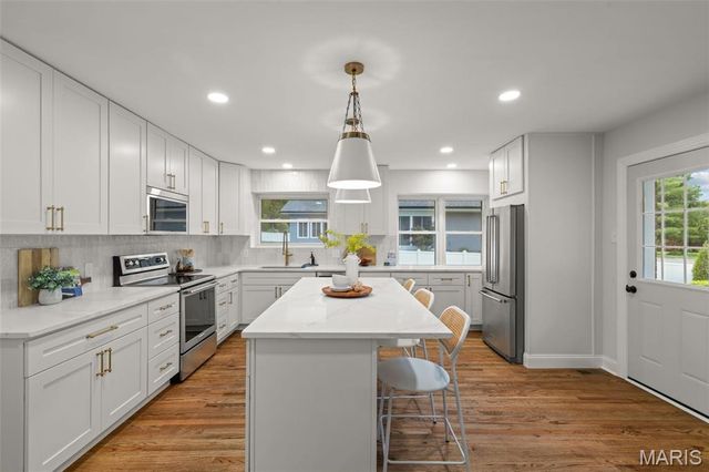 1400 Norman Place, St Louis, MO 63122