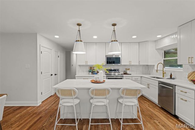 1400 Norman Place, St Louis, MO 63122