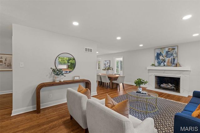 1400 Norman Place, St Louis, MO 63122