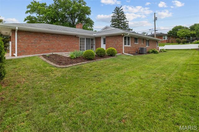 1400 Norman Place, St Louis, MO 63122