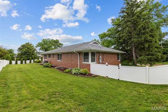 1400 Norman Place, St Louis, MO 63122