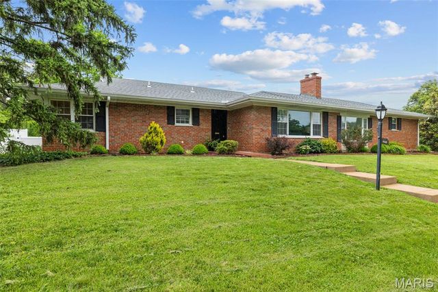 1400 Norman Place, St Louis, MO 63122