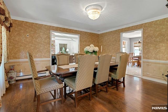 10 Moonshadow Court, Kinnelon Borough, NJ 07405