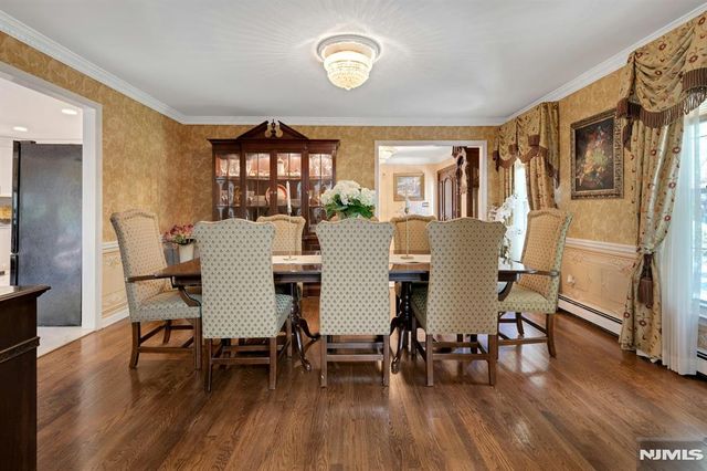 10 Moonshadow Court, Kinnelon Borough, NJ 07405