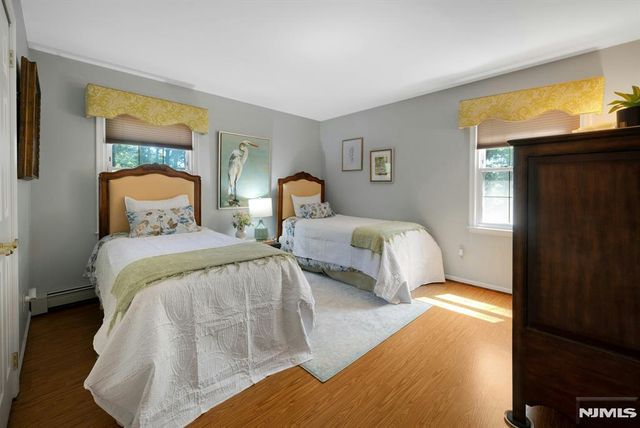 10 Moonshadow Court, Kinnelon Borough, NJ 07405
