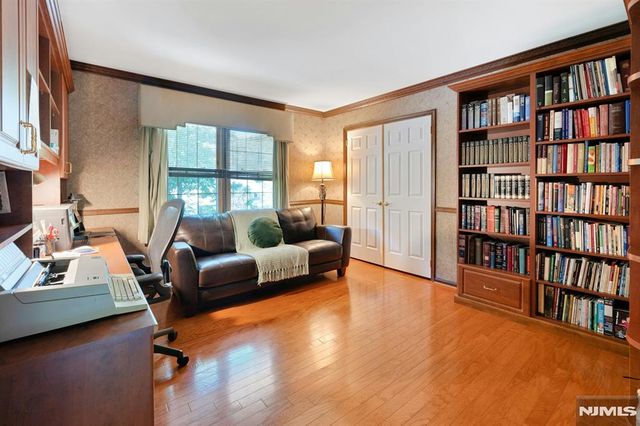 10 Moonshadow Court, Kinnelon Borough, NJ 07405