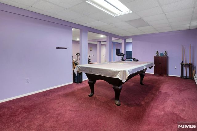 10 Moonshadow Court, Kinnelon Borough, NJ 07405