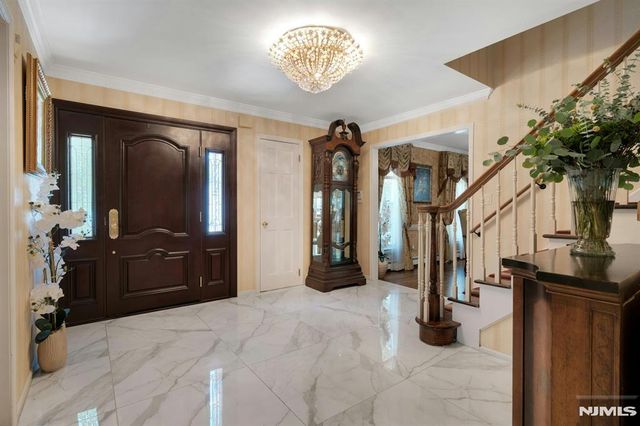 10 Moonshadow Court, Kinnelon Borough, NJ 07405