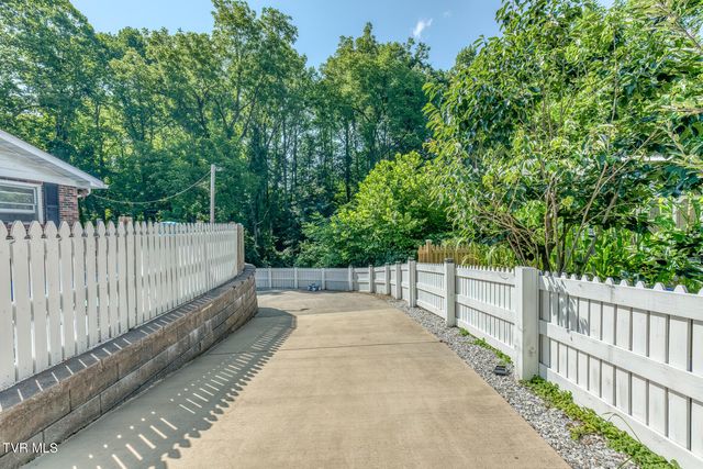 901 Cherokee Road, Johnson City, TN 37604