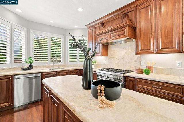 1154 Calder Ln, Walnut Creek, CA 94598