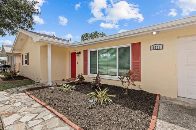 1707 HIBISCUS CIRCLE N, Oldsmar, FL 34677