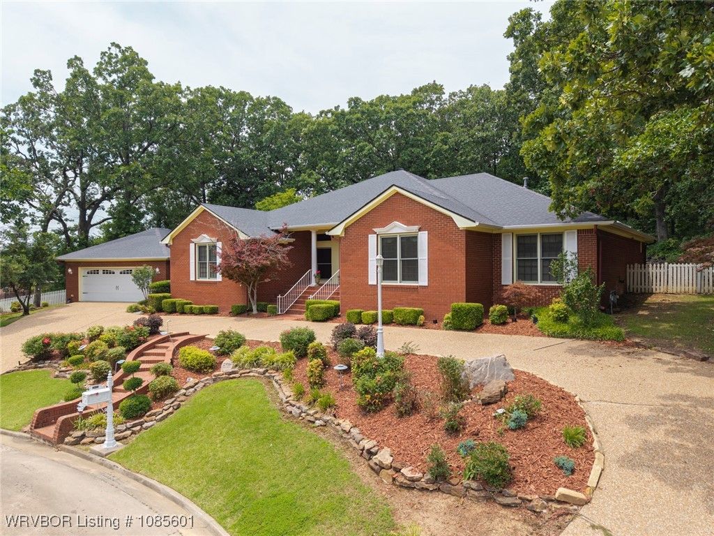 2916 S Cliff Drive, Fort Smith, AR 72901