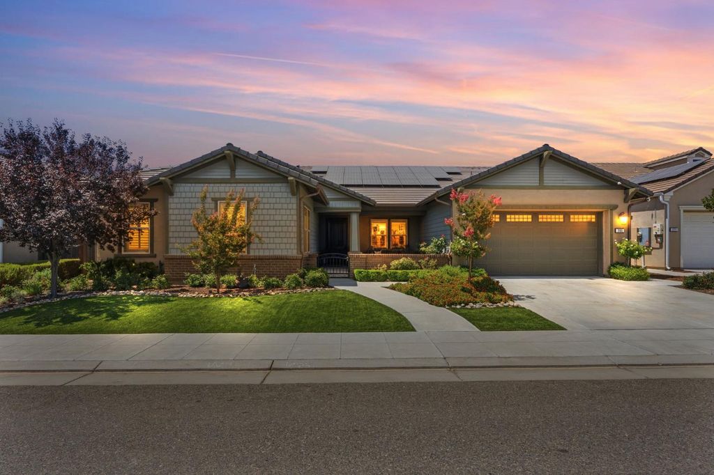 Image 1 of property listing at 285 Pinnacle Drive W, Madera, CA 93636