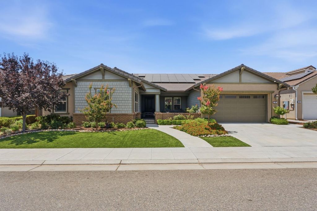 Image 2 of property listing at 285 Pinnacle Drive W, Madera, CA 93636