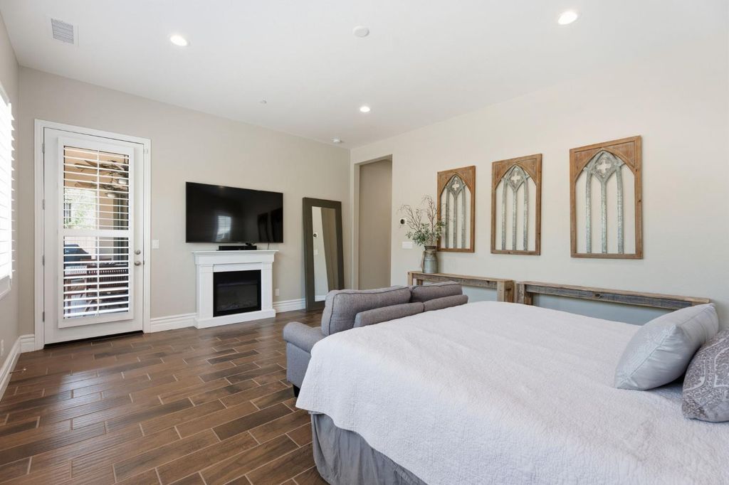 Image 22 of property listing at 285 Pinnacle Drive W, Madera, CA 93636