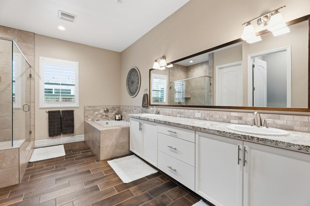 Image 25 of property listing at 285 Pinnacle Drive W, Madera, CA 93636